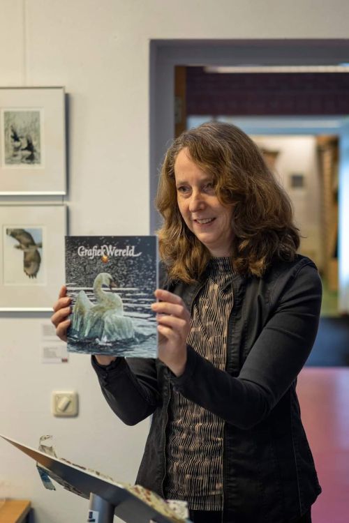Claudia presenteert het tijdschrift Grafiekwereld